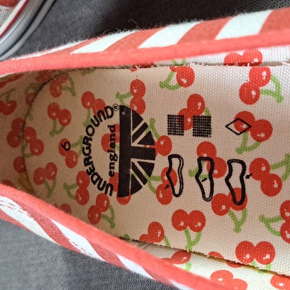 Underground Red White Striped Cherry Canvas Slip On Sneakers NWOT- UK 6 US 10 - Picture 4 of 16